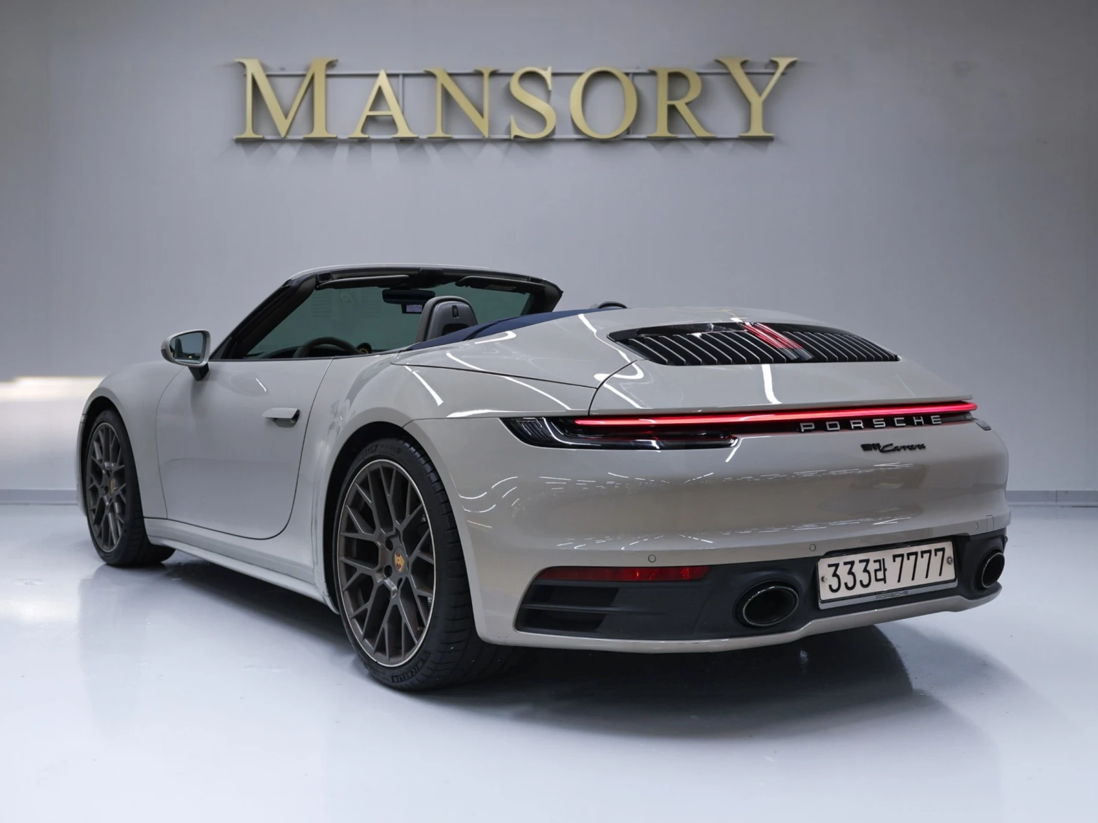 Porsche 911 Carrera* ЕЛ. БАГАЖНИК* ПОДГРЕВ ВОЛАН* КРАЙНА ЦЕНА, снимка 4 - Автомобили и джипове - 55336515