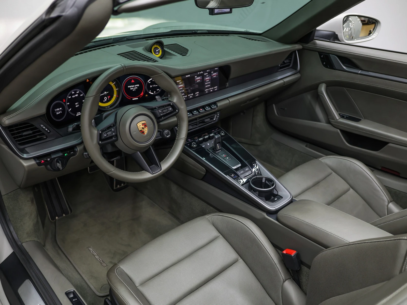 Porsche 911 Carrera* ЕЛ. БАГАЖНИК* ПОДГРЕВ ВОЛАН* КРАЙНА ЦЕНА, снимка 7 - Автомобили и джипове - 55336515