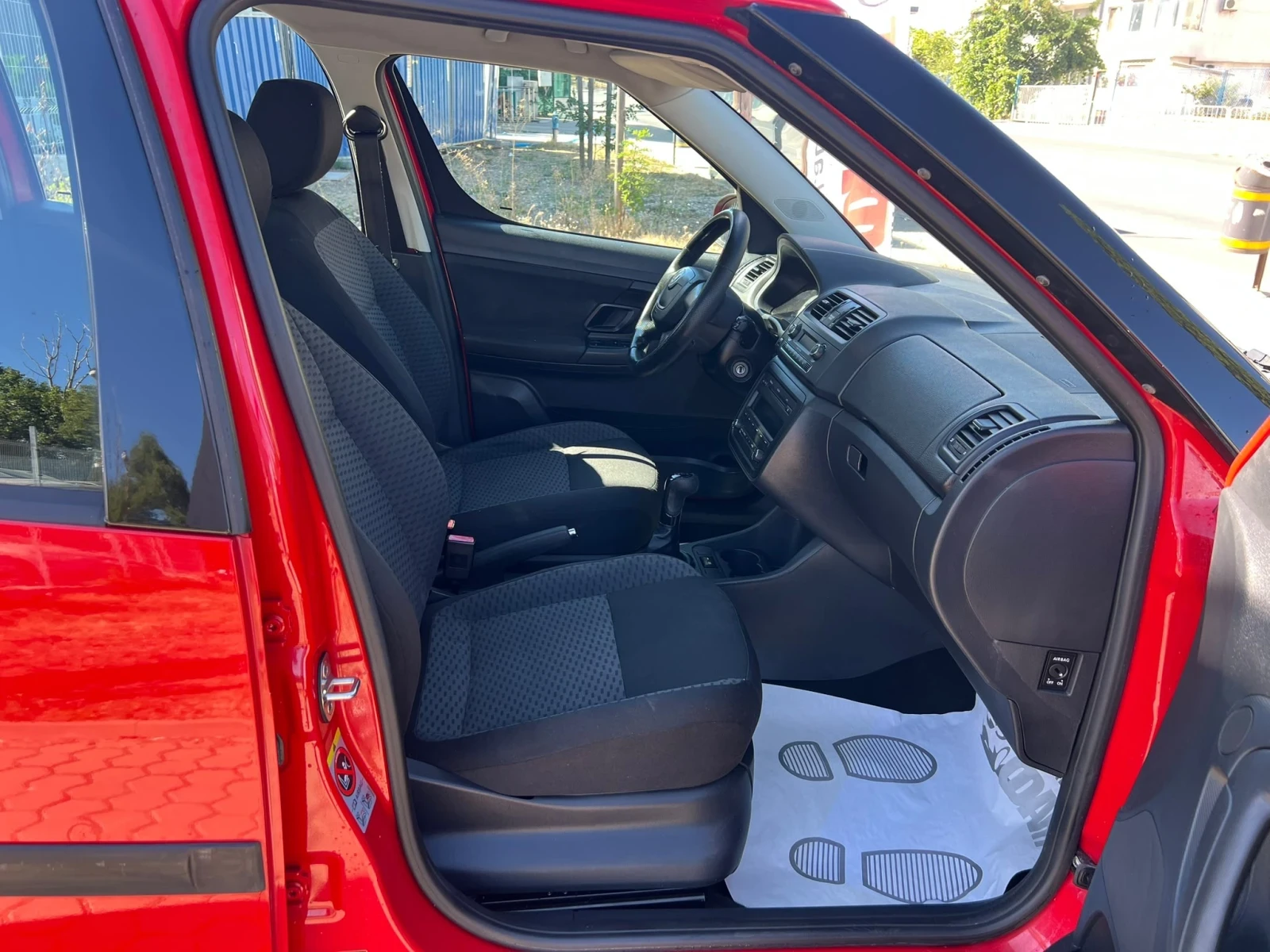 Skoda Roomster 1.6TDi, снимка 11 - Автомобили и джипове - 55412803