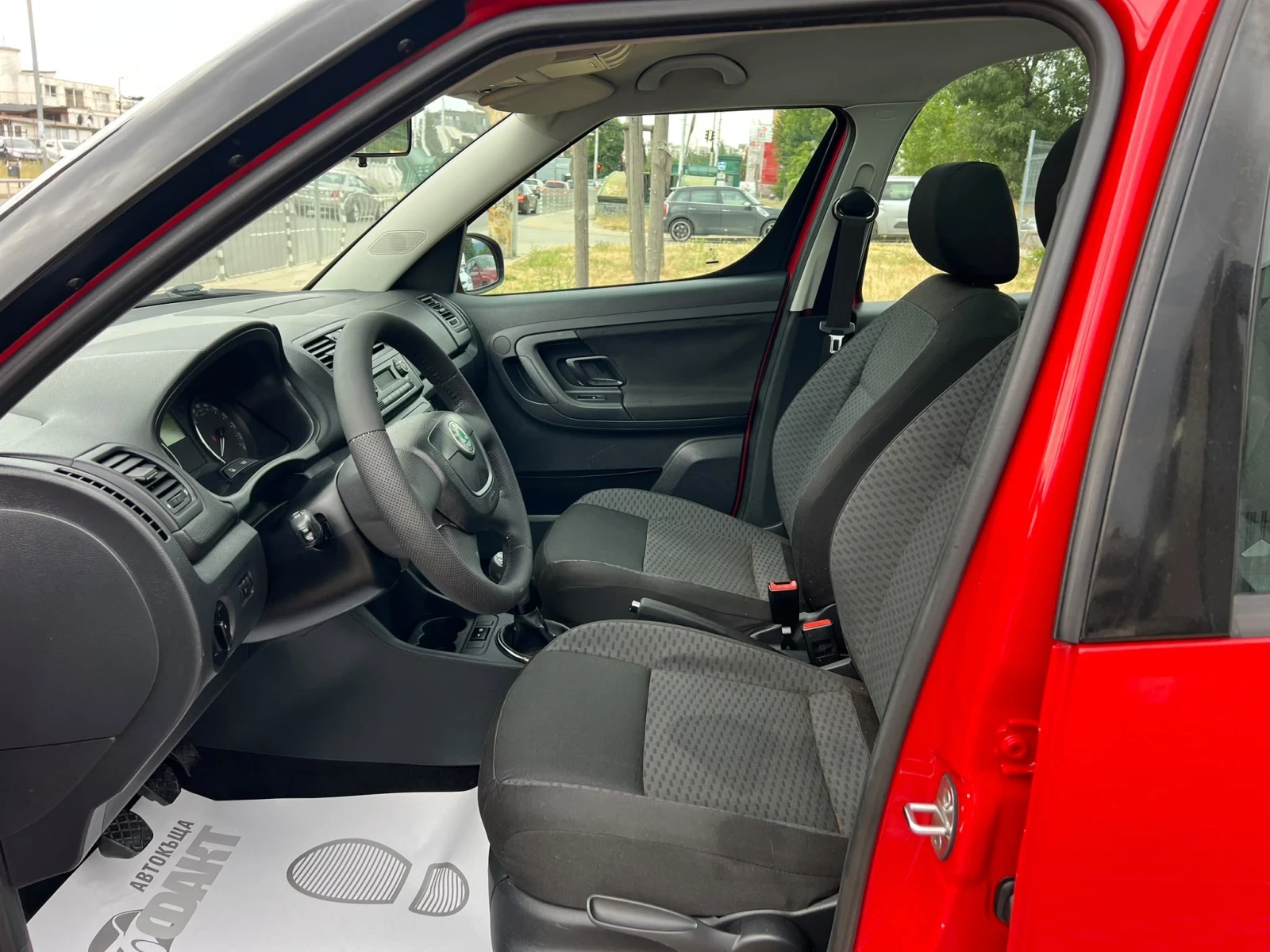 Skoda Roomster 1.6TDi, снимка 8 - Автомобили и джипове - 55412803