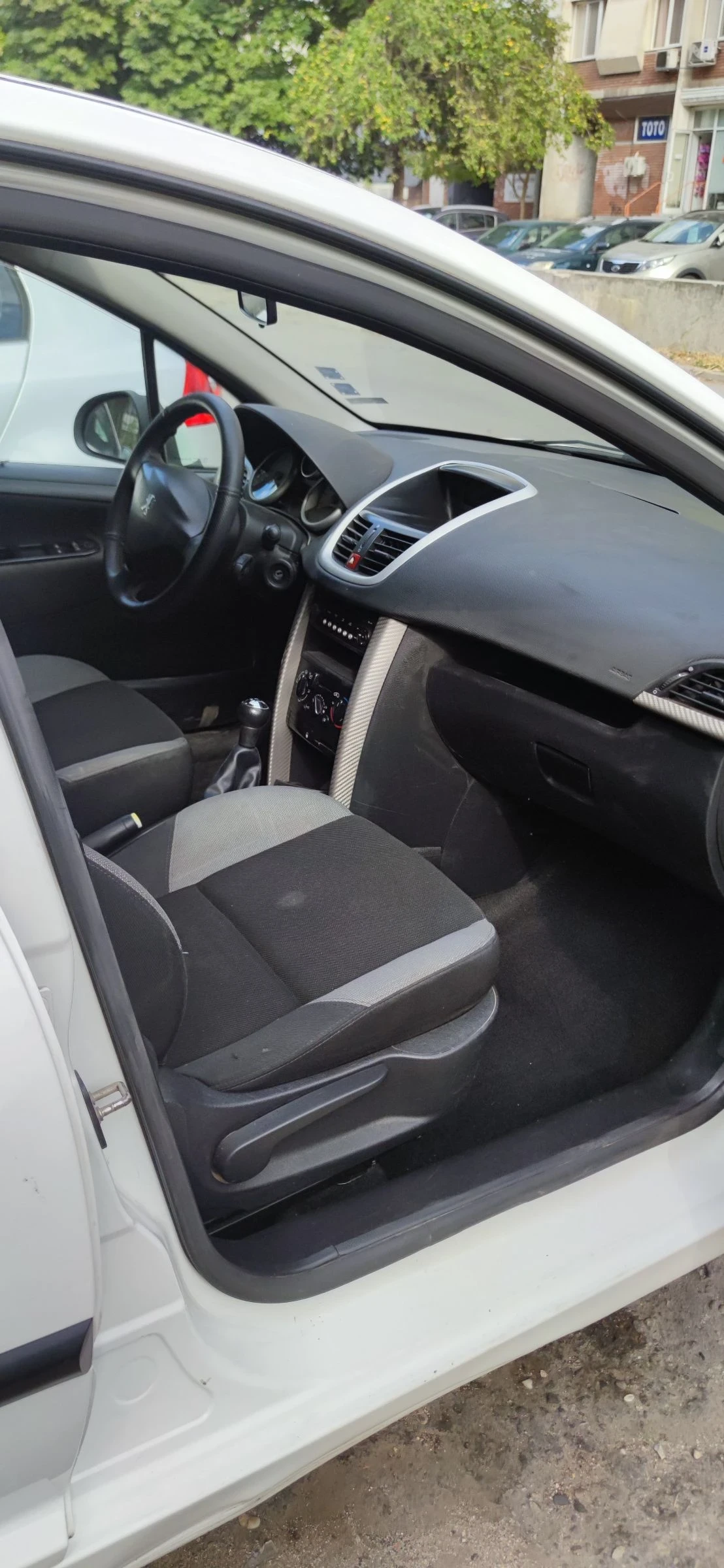 Peugeot 207 С газова уредба, снимка 8 - Автомобили и джипове - 55421194