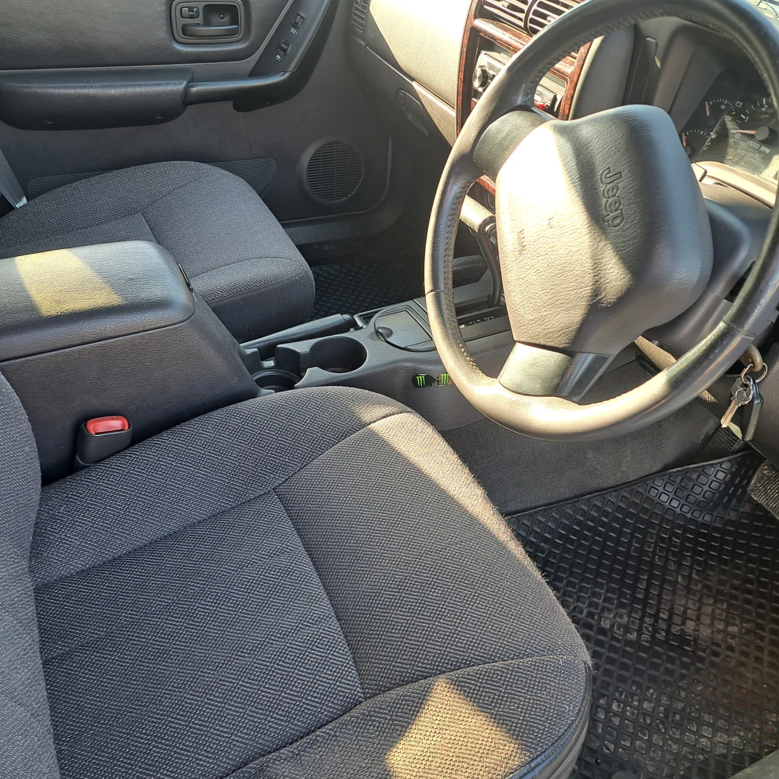 Jeep Cherokee, снимка 11 - Автомобили и джипове - 54270882