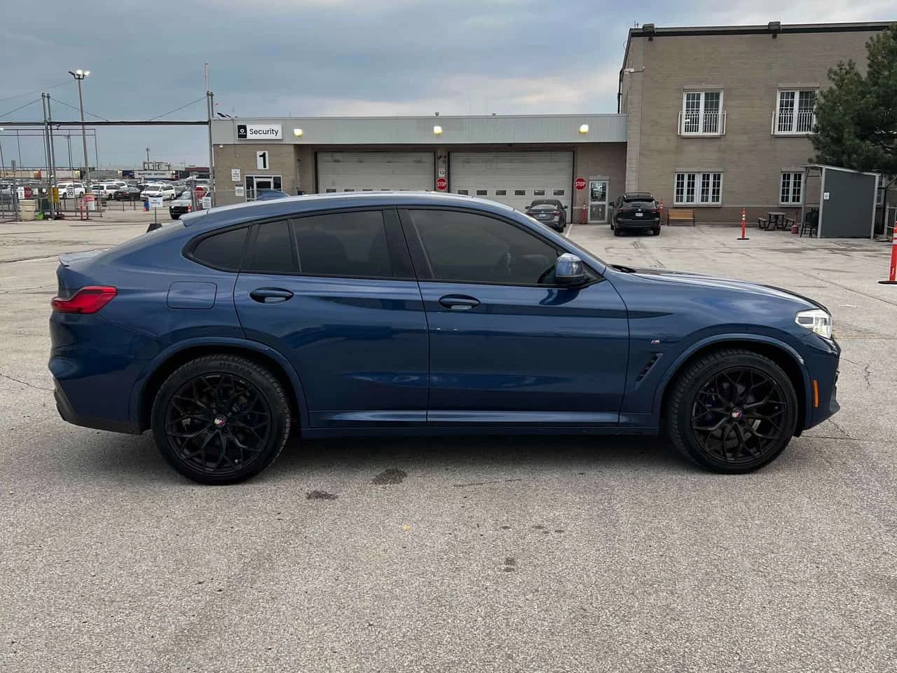 BMW X4 | M40i | HARMAN KARDON | HUD | ПАНОРАМА | , снимка 3 - Автомобили и джипове - 54360379