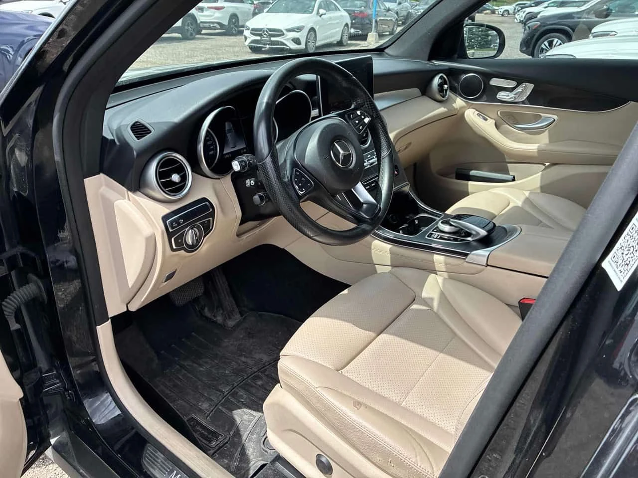 Mercedes-Benz GLC * 300 * CARFAX * ЦЕНА ДО БГ, снимка 5 - Автомобили и джипове - 54385079