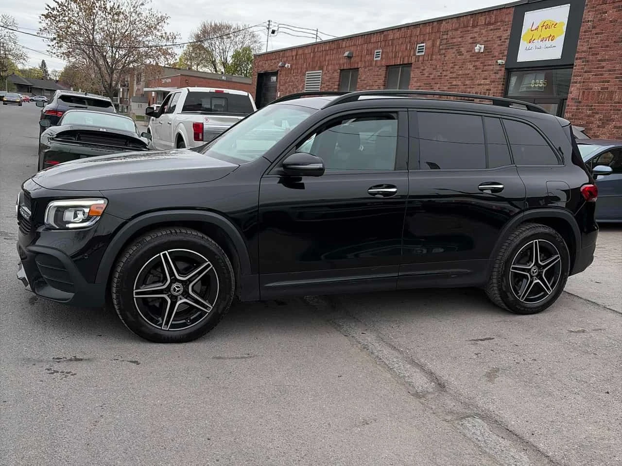Mercedes-Benz GLB 250 * 360 * ПОДГРЕВИ * КАМЕРА * NAVI, снимка 2 - Автомобили и джипове - 54561724