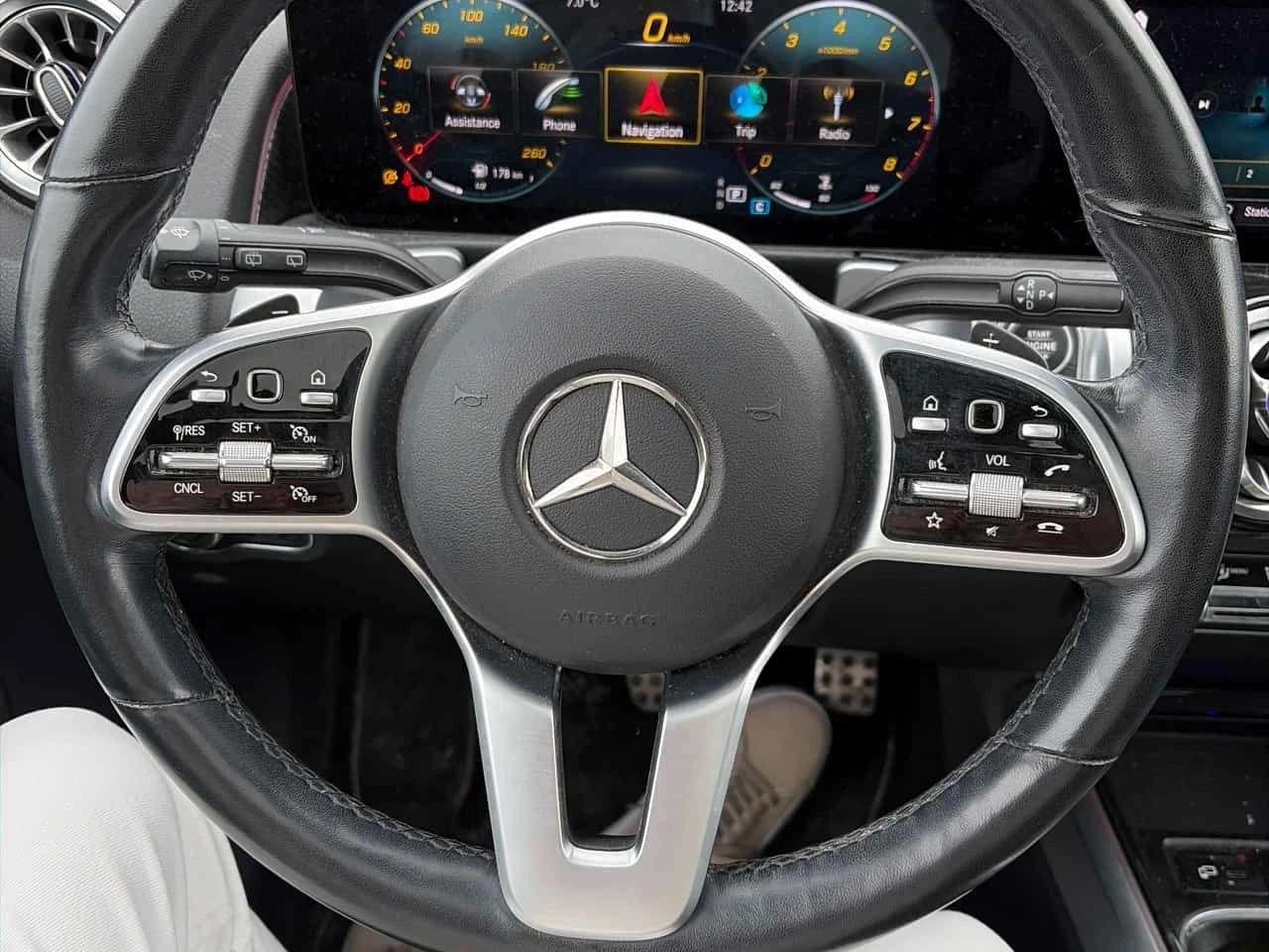 Mercedes-Benz GLB 250 * 360 * ПОДГРЕВИ * КАМЕРА * NAVI, снимка 8 - Автомобили и джипове - 54561724