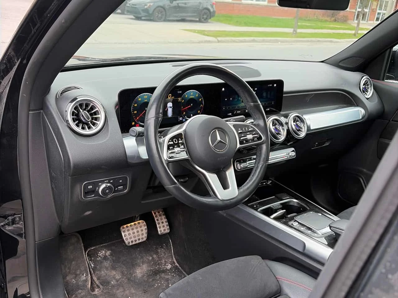 Mercedes-Benz GLB 250 * 360 * ПОДГРЕВИ * КАМЕРА * NAVI, снимка 5 - Автомобили и джипове - 54561724
