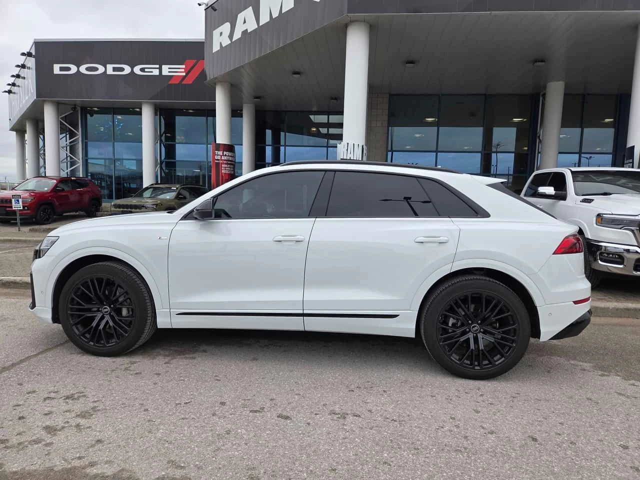 Audi Q8  Technik /360/DISTRONIC/HUD/B&O/ОБДУХВАНЕ , снимка 2 - Автомобили и джипове - 54562744
