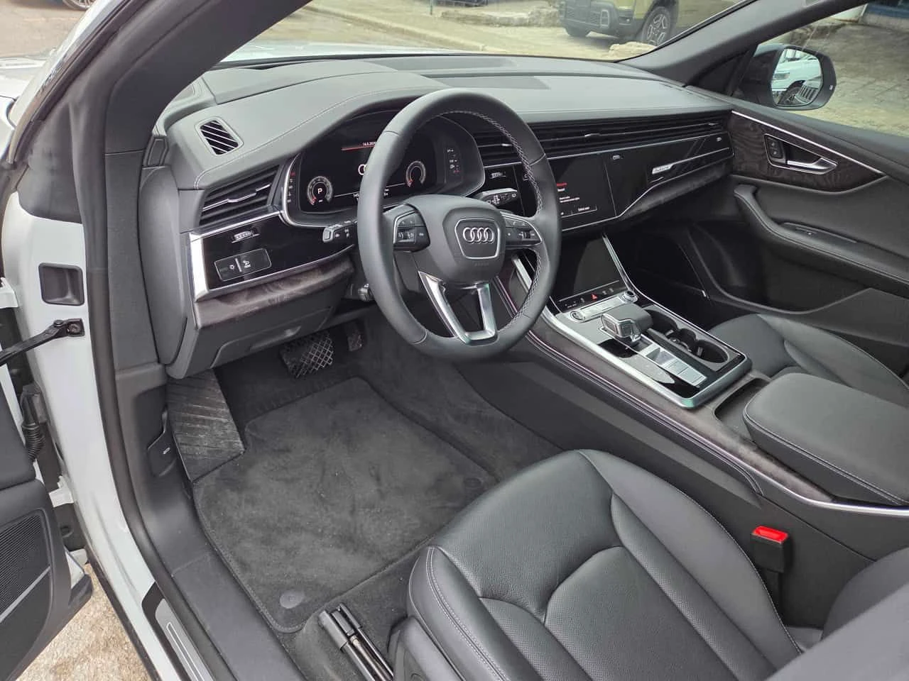 Audi Q8  Technik /360/DISTRONIC/HUD/B&O/ОБДУХВАНЕ , снимка 5 - Автомобили и джипове - 54562744