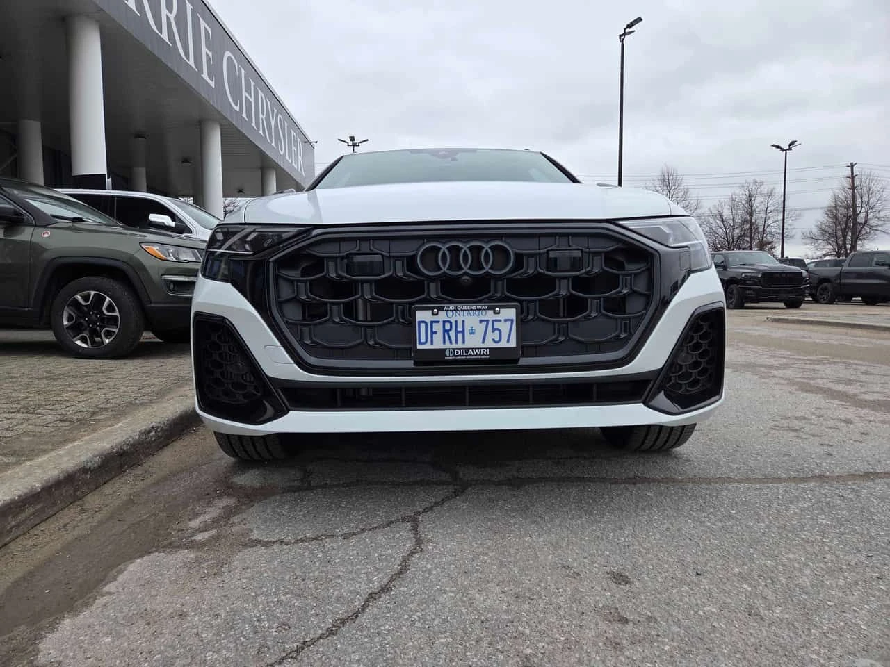 Audi Q8  Technik /360/DISTRONIC/HUD/B&O/ОБДУХВАНЕ , снимка 6 - Автомобили и джипове - 54562744