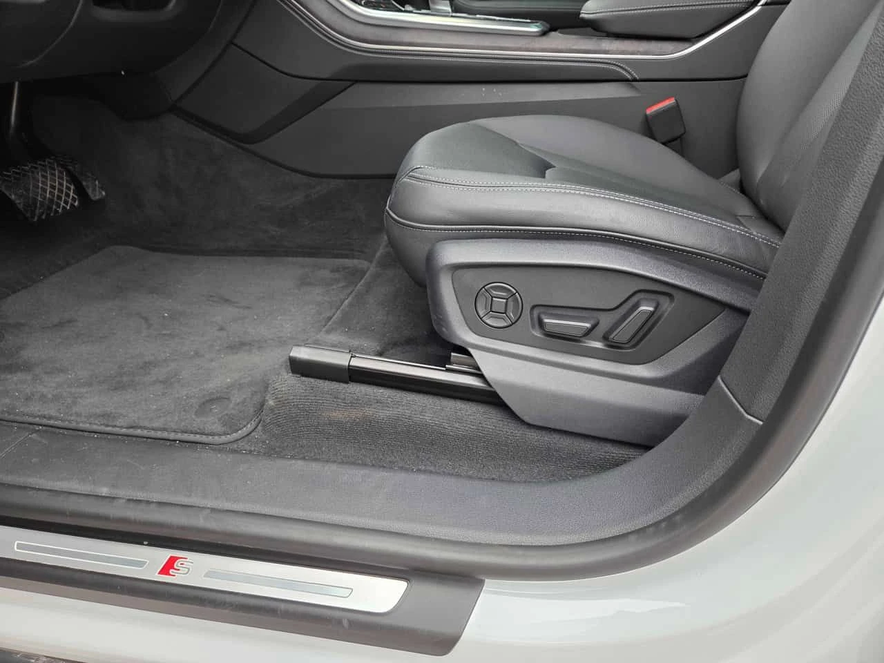 Audi Q8  Technik /360/DISTRONIC/HUD/B&O/ОБДУХВАНЕ , снимка 10 - Автомобили и джипове - 54562744