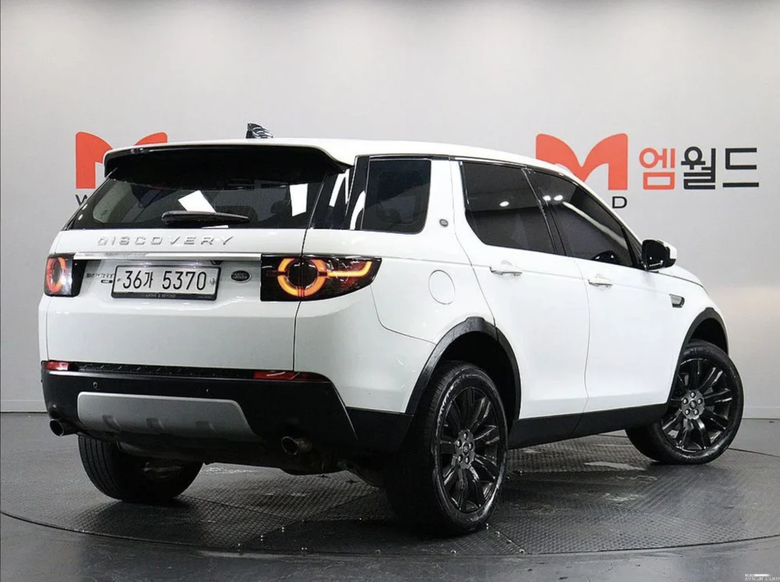 Land Rover Discovery Sport АВТОКРЕДИТ* KOЖА* ПОДГРЕВ* КАМЕРА* ЕЛ.СЕДЛАКИ* АВТ, снимка 4 - Автомобили и джипове - 54697317
