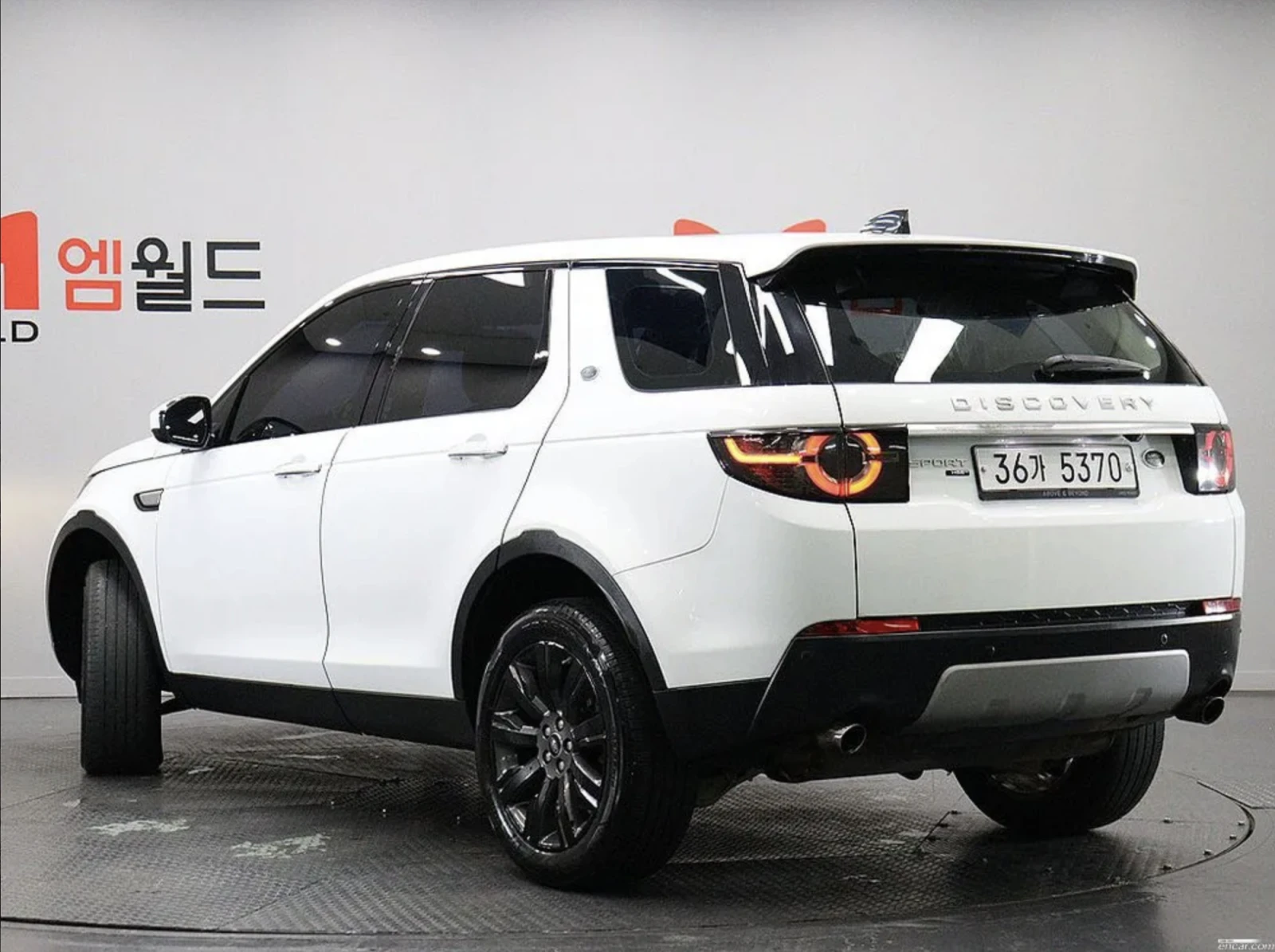 Land Rover Discovery Sport АВТОКРЕДИТ* KOЖА* ПОДГРЕВ* КАМЕРА* ЕЛ.СЕДЛАКИ* АВТ, снимка 3 - Автомобили и джипове - 54697317