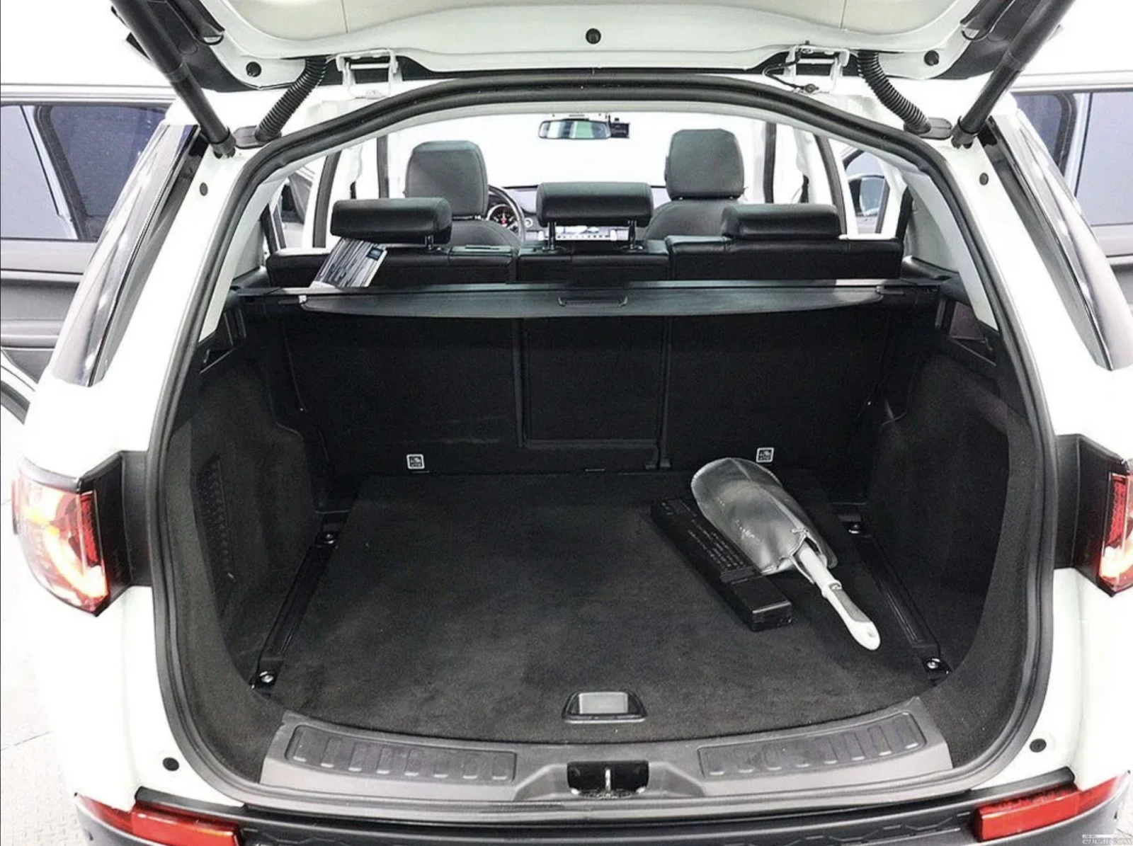 Land Rover Discovery Sport АВТОКРЕДИТ* KOЖА* ПОДГРЕВ* КАМЕРА* ЕЛ.СЕДЛАКИ* АВТ, снимка 5 - Автомобили и джипове - 54697317