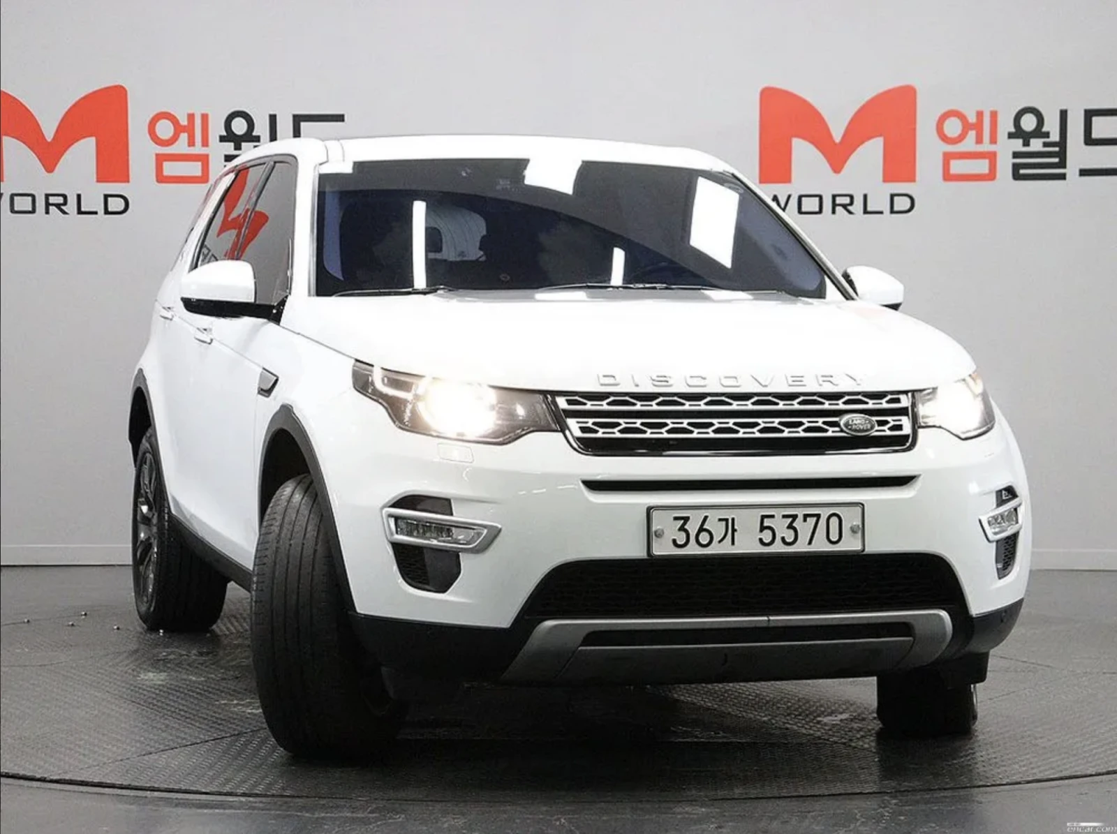 Land Rover Discovery Sport АВТОКРЕДИТ* KOЖА* ПОДГРЕВ* КАМЕРА* ЕЛ.СЕДЛАКИ* АВТ, снимка 2 - Автомобили и джипове - 54697317