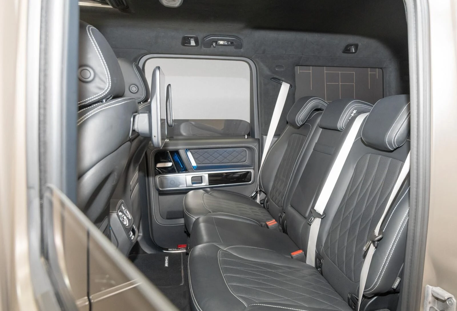 Mercedes-Benz G 63 AMG FACELIFT / BURM / 360 / SUPERIOR / NIGHT /, снимка 16 - Автомобили и джипове - 55189006