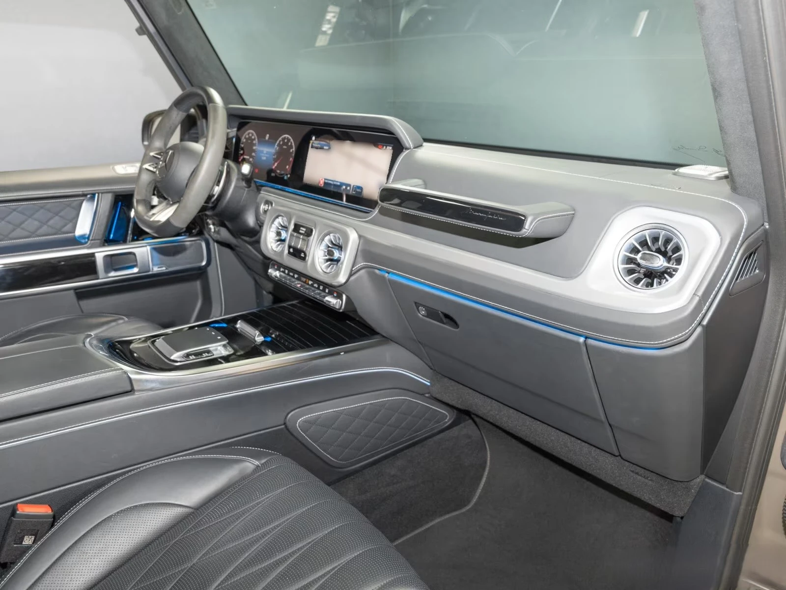 Mercedes-Benz G 63 AMG FACELIFT / BURM / 360 / SUPERIOR / NIGHT /, снимка 15 - Автомобили и джипове - 55189006