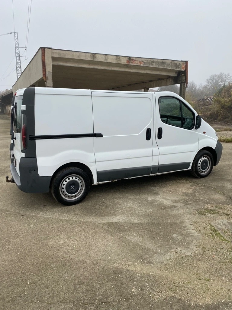 Opel Vivaro 1.9 DCI 101 кс, климатик, с регистрация, снимка 3 - Бусове и автобуси - 48653116