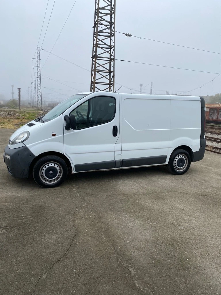 Opel Vivaro 1.9 DCI 101 кс, климатик, с регистрация, снимка 2 - Бусове и автобуси - 48653116