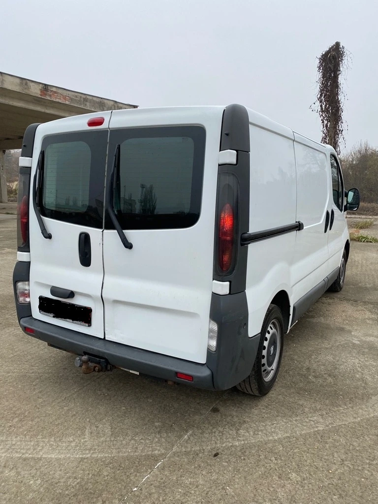 Opel Vivaro 1.9 DCI 101 кс, климатик, с регистрация, снимка 4 - Бусове и автобуси - 48653116