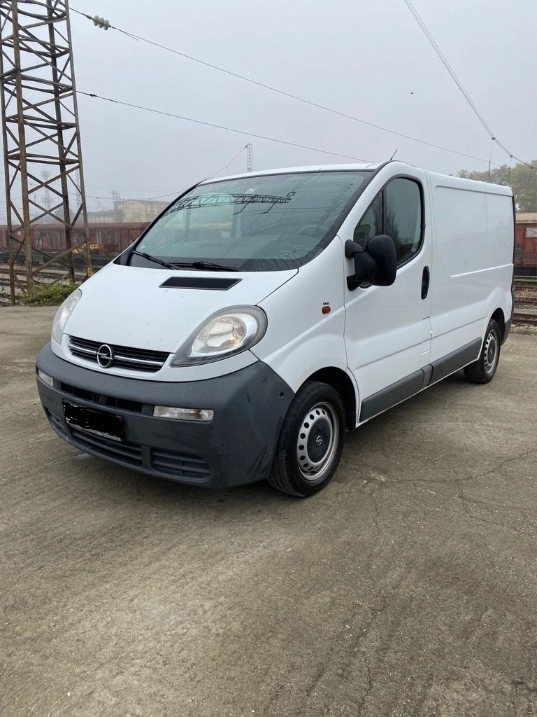 Opel Vivaro 1.9 DCI 101 кс, климатик, с регистрация, снимка 1 - Бусове и автобуси - 48653116