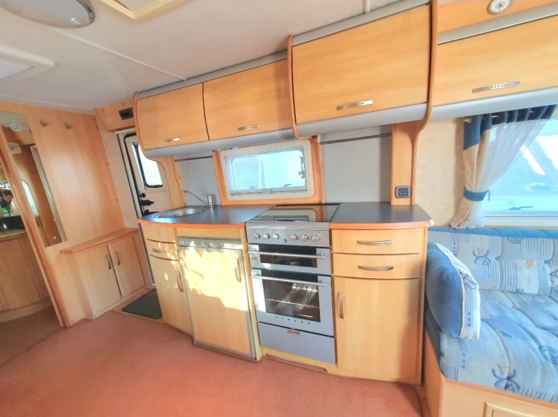 Каравана Swift Sterling Elite Overlander, снимка 9 - Каравани и кемпери - 48225971