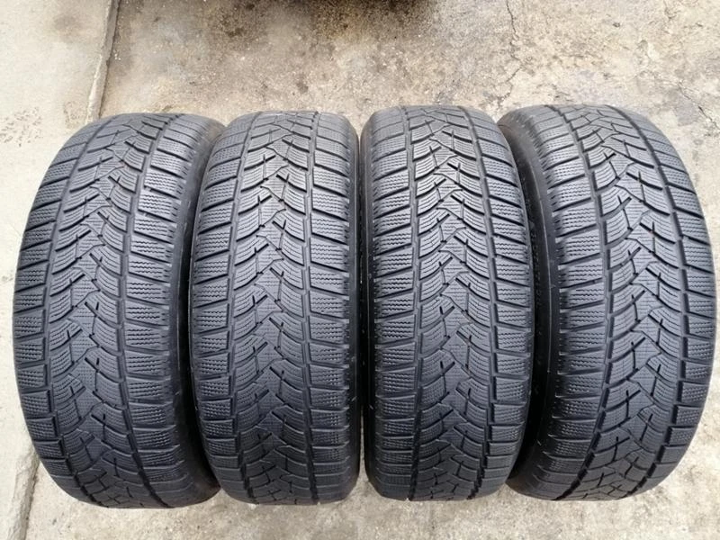 Гуми Зимни 215/60R17, снимка 1 - Гуми и джанти - 34902560