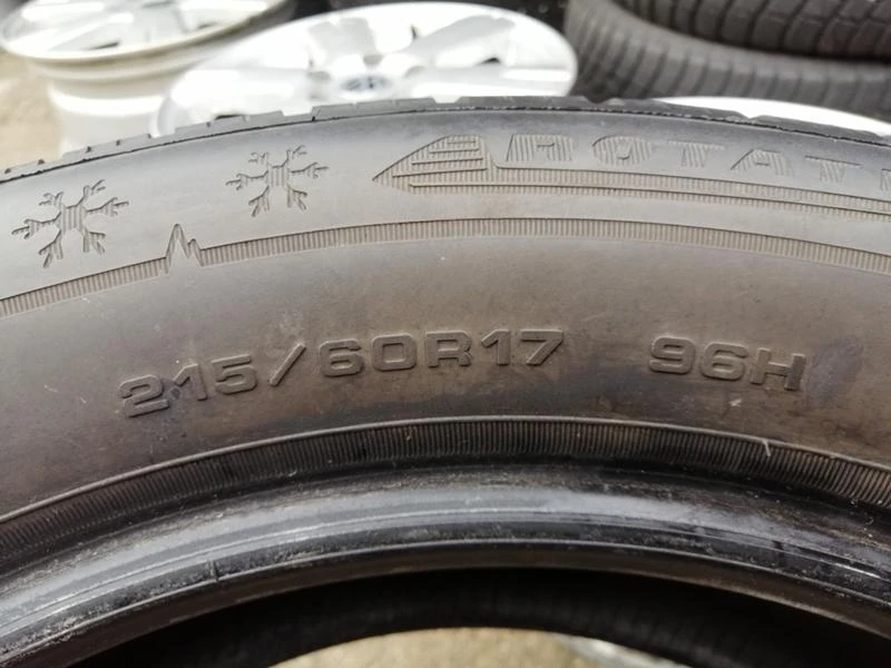 Гуми Зимни 215/60R17, снимка 6 - Гуми и джанти - 34902560