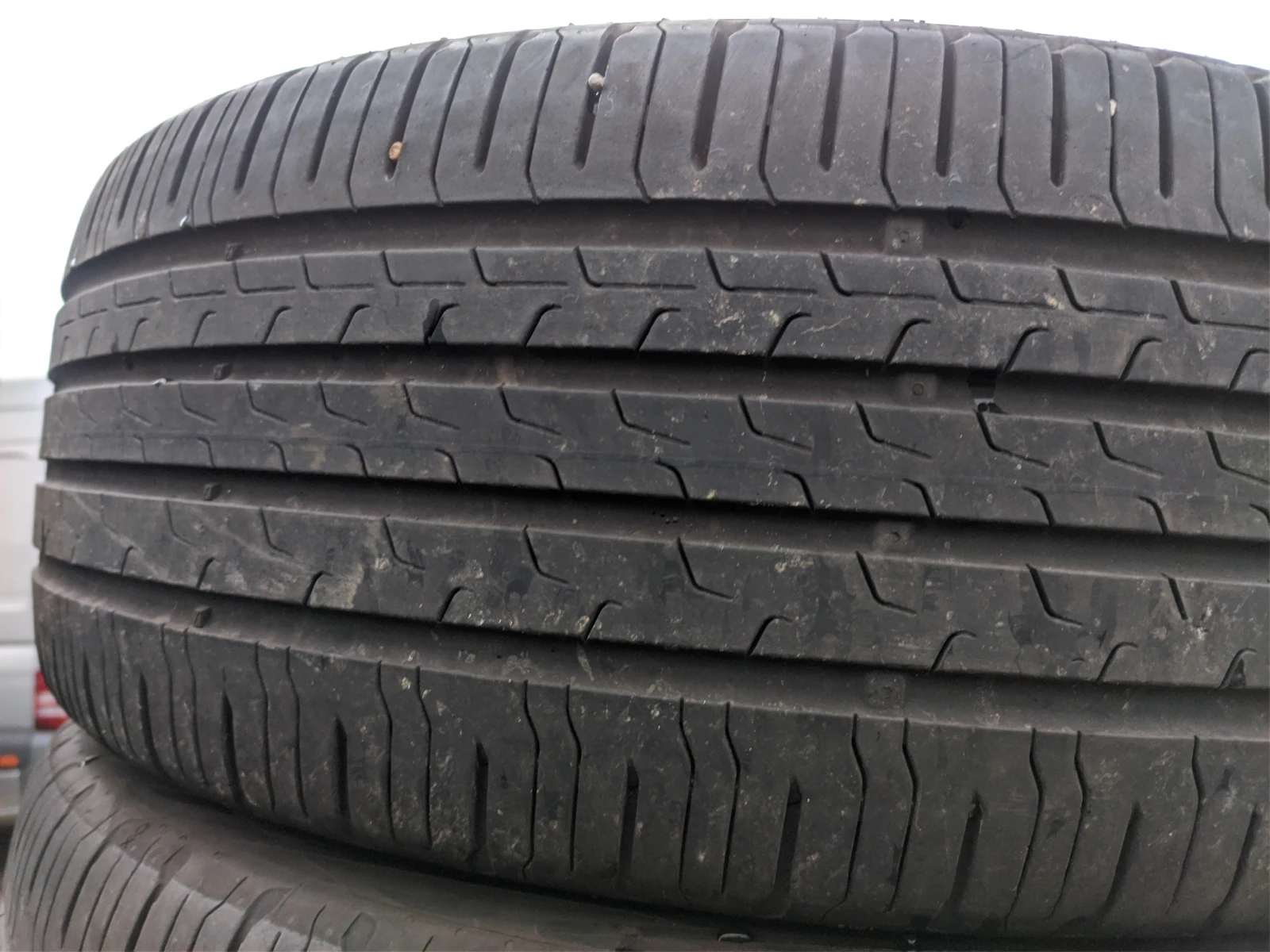 Гуми Летни 235/45R20, снимка 2 - Гуми и джанти - 53981134