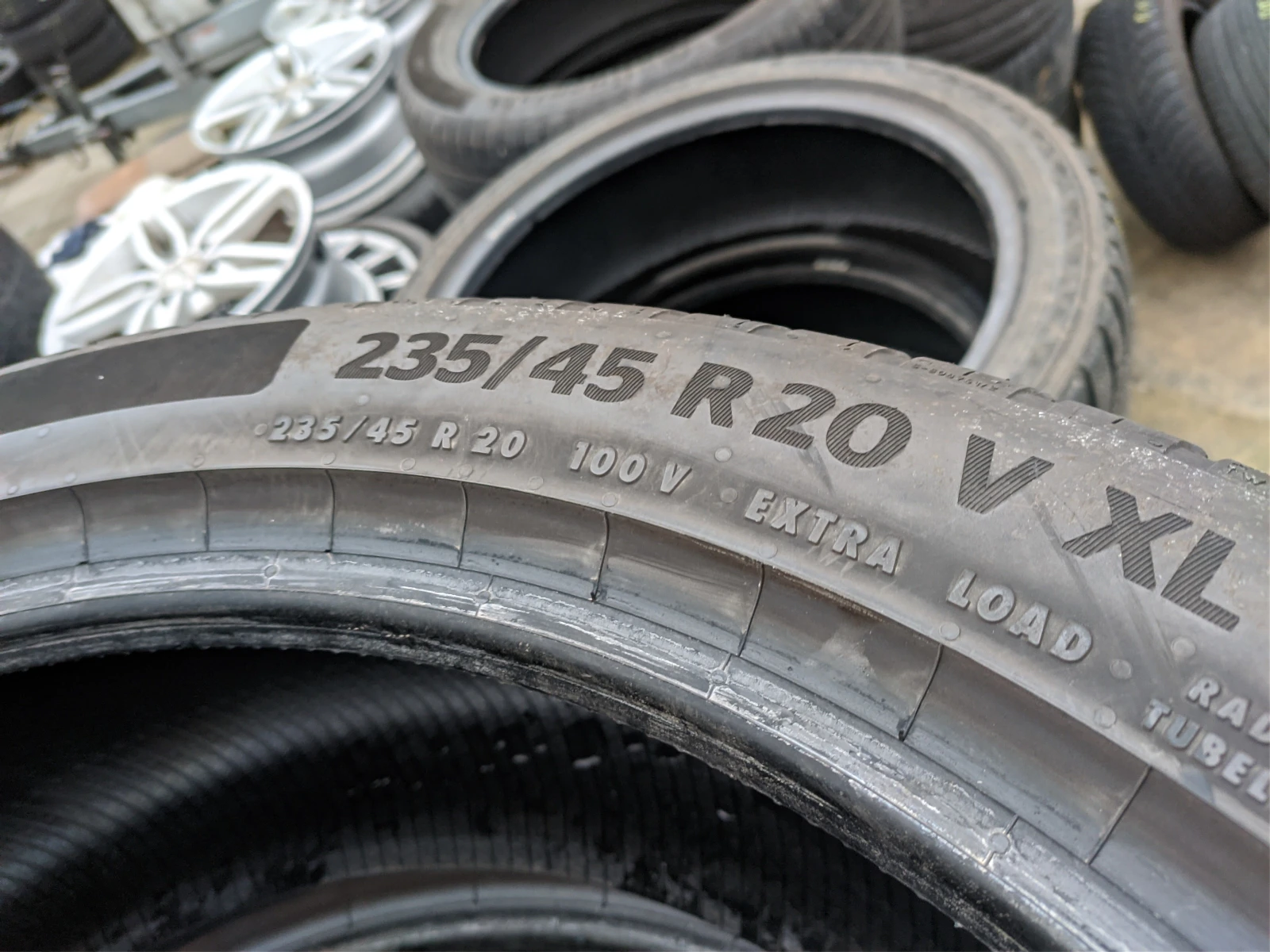 Гуми Летни 235/45R20, снимка 6 - Гуми и джанти - 53981134
