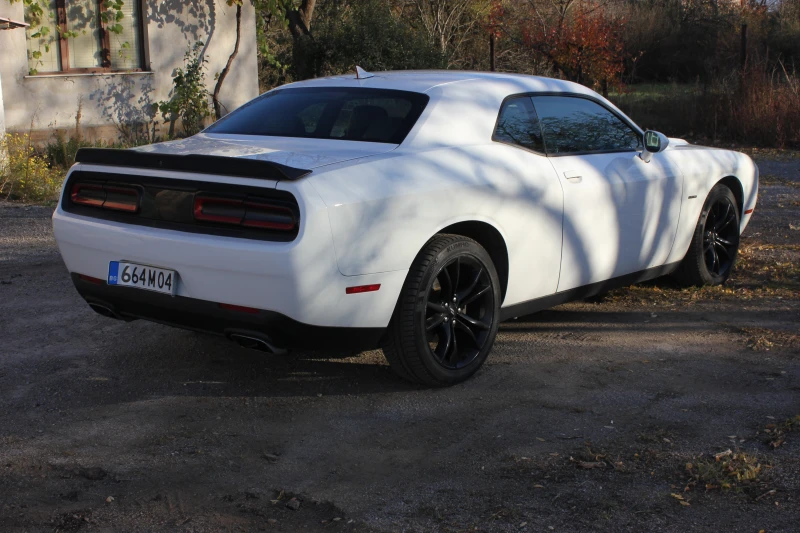 Dodge Challenger R/T, снимка 3 - Автомобили и джипове - 47580981