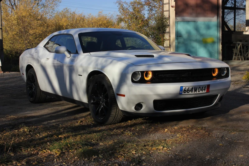 Dodge Challenger R/T, снимка 1 - Автомобили и джипове - 47580981