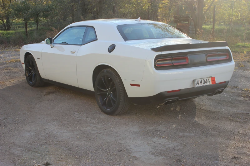 Dodge Challenger R/T, снимка 4 - Автомобили и джипове - 47580981