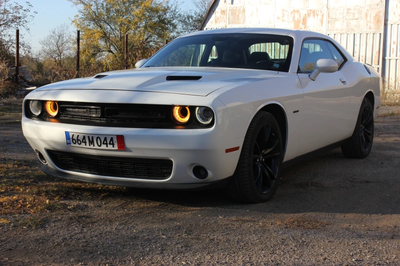 Dodge Challenger R/T, снимка 2 - Автомобили и джипове - 47580981