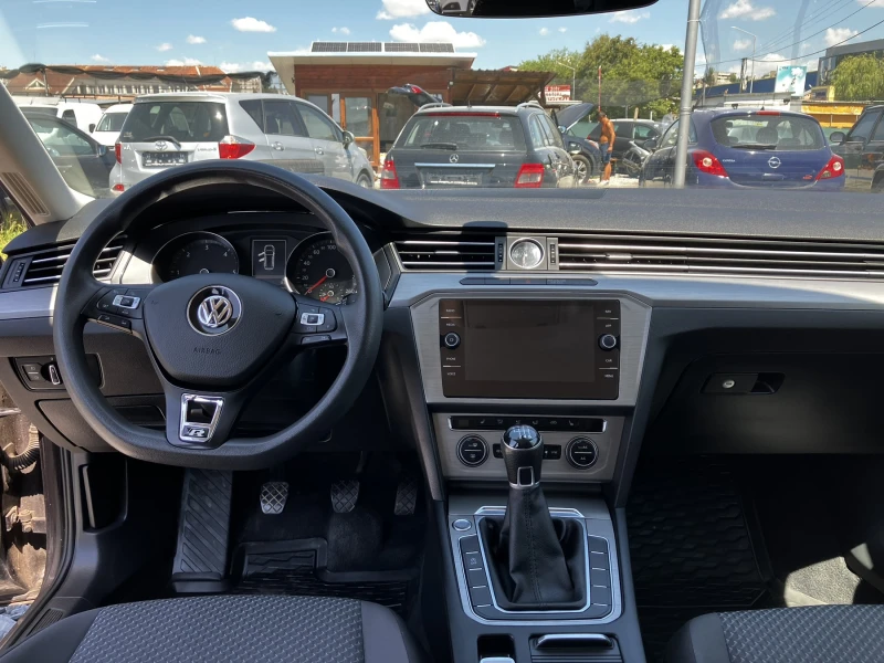 VW Passat 1.6 TDI R line, снимка 7 - Автомобили и джипове - 48281841