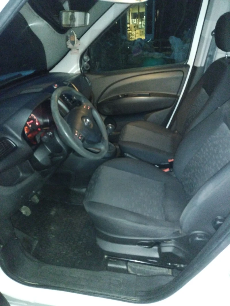 Opel Combo 1, 6 TDCI, снимка 13 - Автомобили и джипове - 48802799