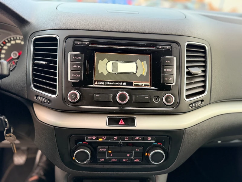 Seat Alhambra 2.0TDI/ОБСЛУЖЕНА/ВЪЗМОЖЕН ЛИЗИНГ, снимка 11 - Автомобили и джипове - 52346990