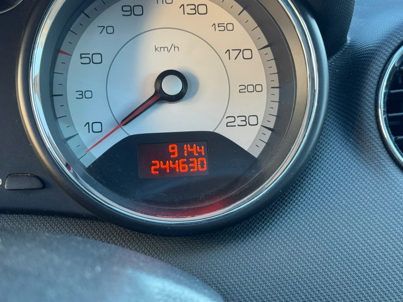 Peugeot 308 SW 1.6 HDI  панорама, снимка 9 - Автомобили и джипове - 52744146