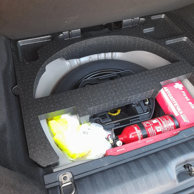 Peugeot 2008 1.6 Active, снимка 13 - Автомобили и джипове - 52794193