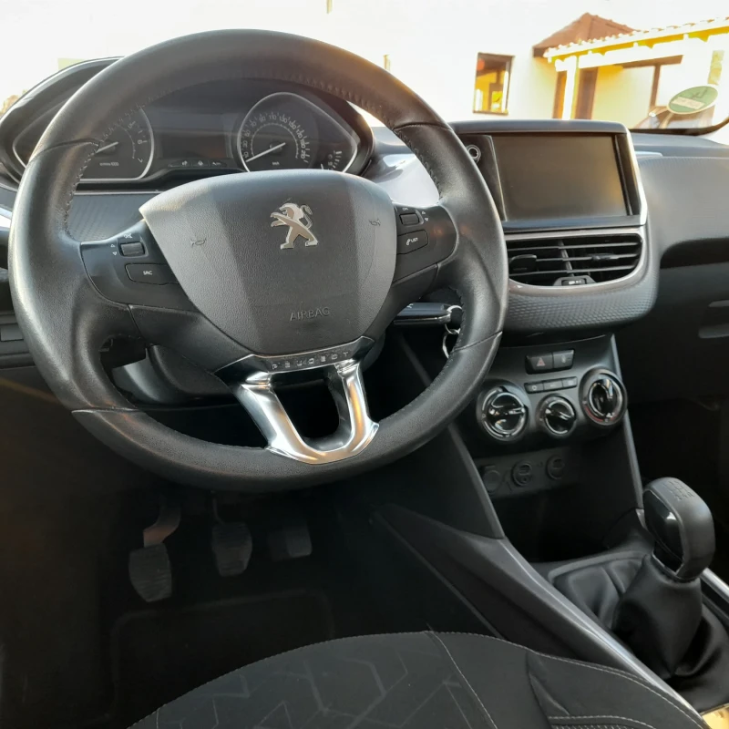 Peugeot 2008 1.6 Active, снимка 5 - Автомобили и джипове - 52794193
