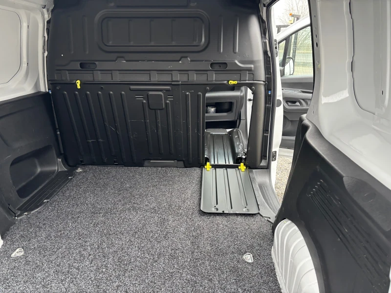 Opel Combo 1.5 HDI 2024г20хил.км., снимка 13 - Автомобили и джипове - 52827383