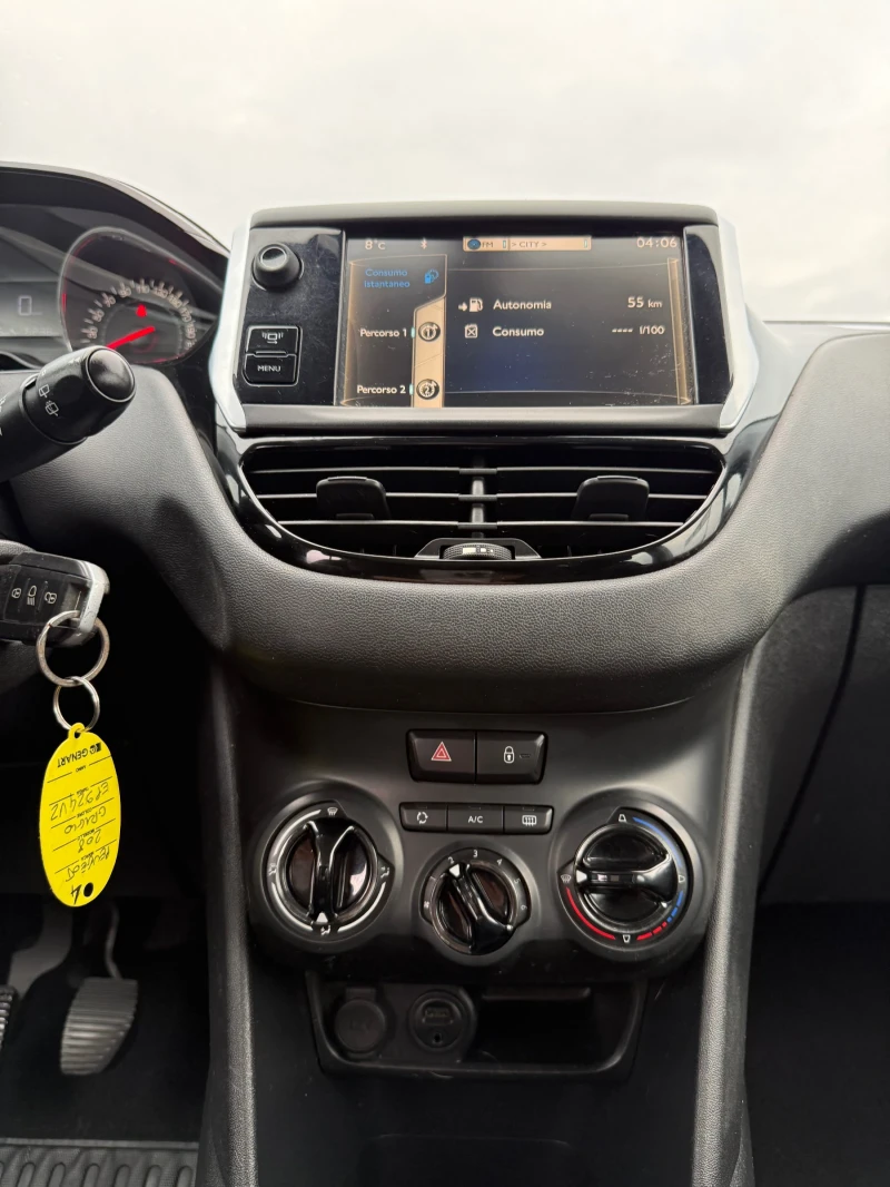 Peugeot 208 1.4 HDI Active, снимка 10 - Автомобили и джипове - 53244115