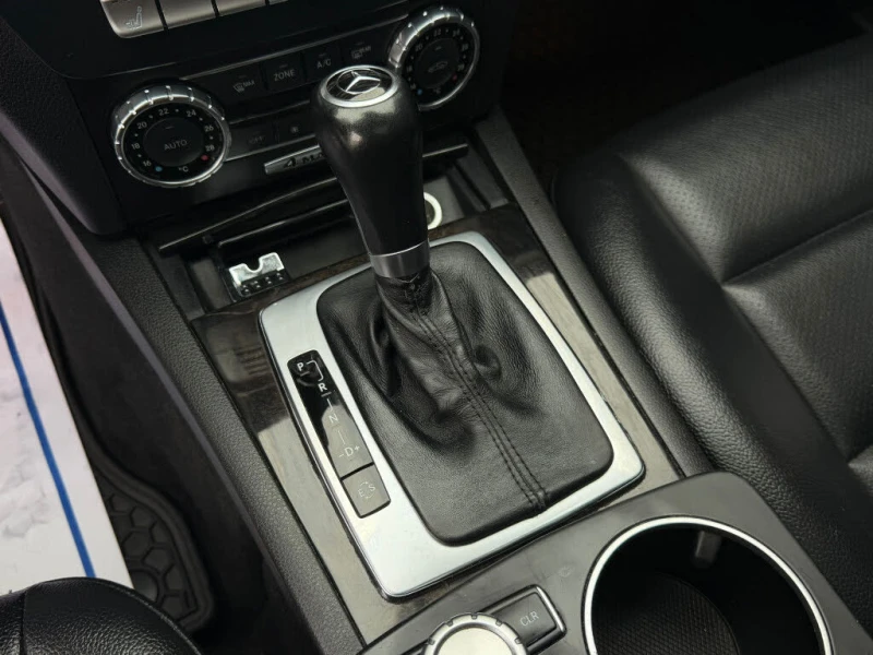 Mercedes-Benz C 250 4MATIC* Sedan* Автокредит* (Цена до БГ), снимка 11 - Автомобили и джипове - 53407120