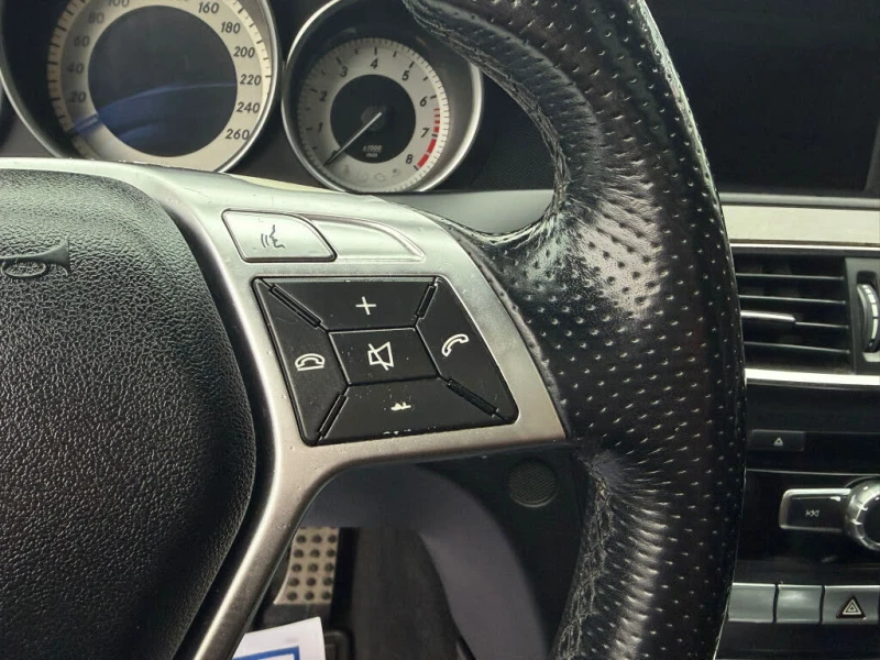 Mercedes-Benz C 250 4MATIC* Sedan* Автокредит* (Цена до БГ), снимка 12 - Автомобили и джипове - 53407120