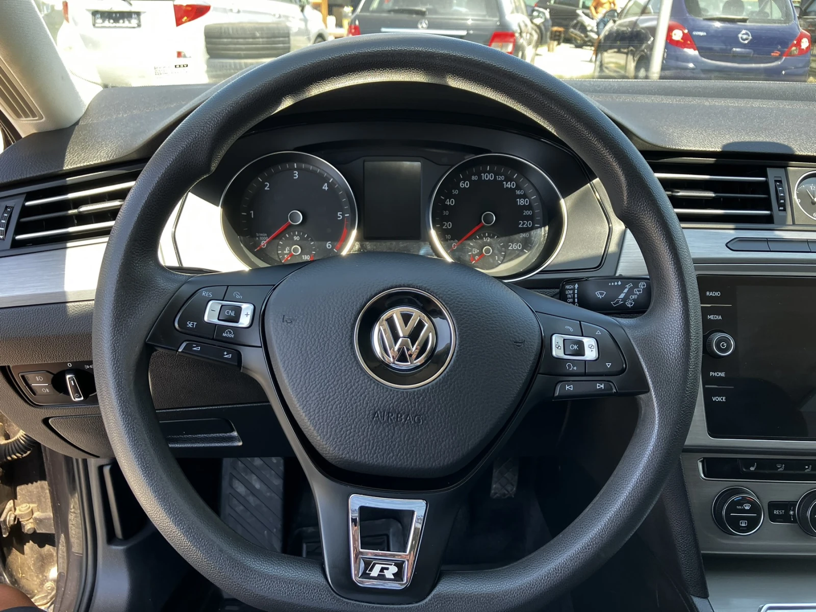 VW Passat 1.6 TDI R line - изображение 8