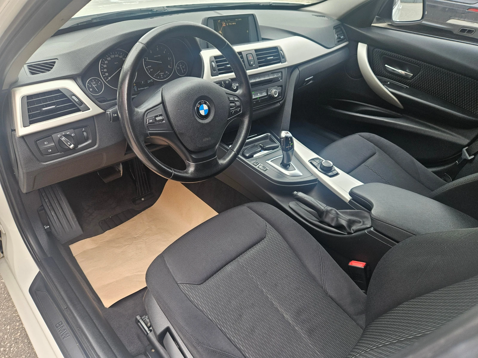 BMW 320 d/M-Sport/AT/NAVI/XENON - изображение 9