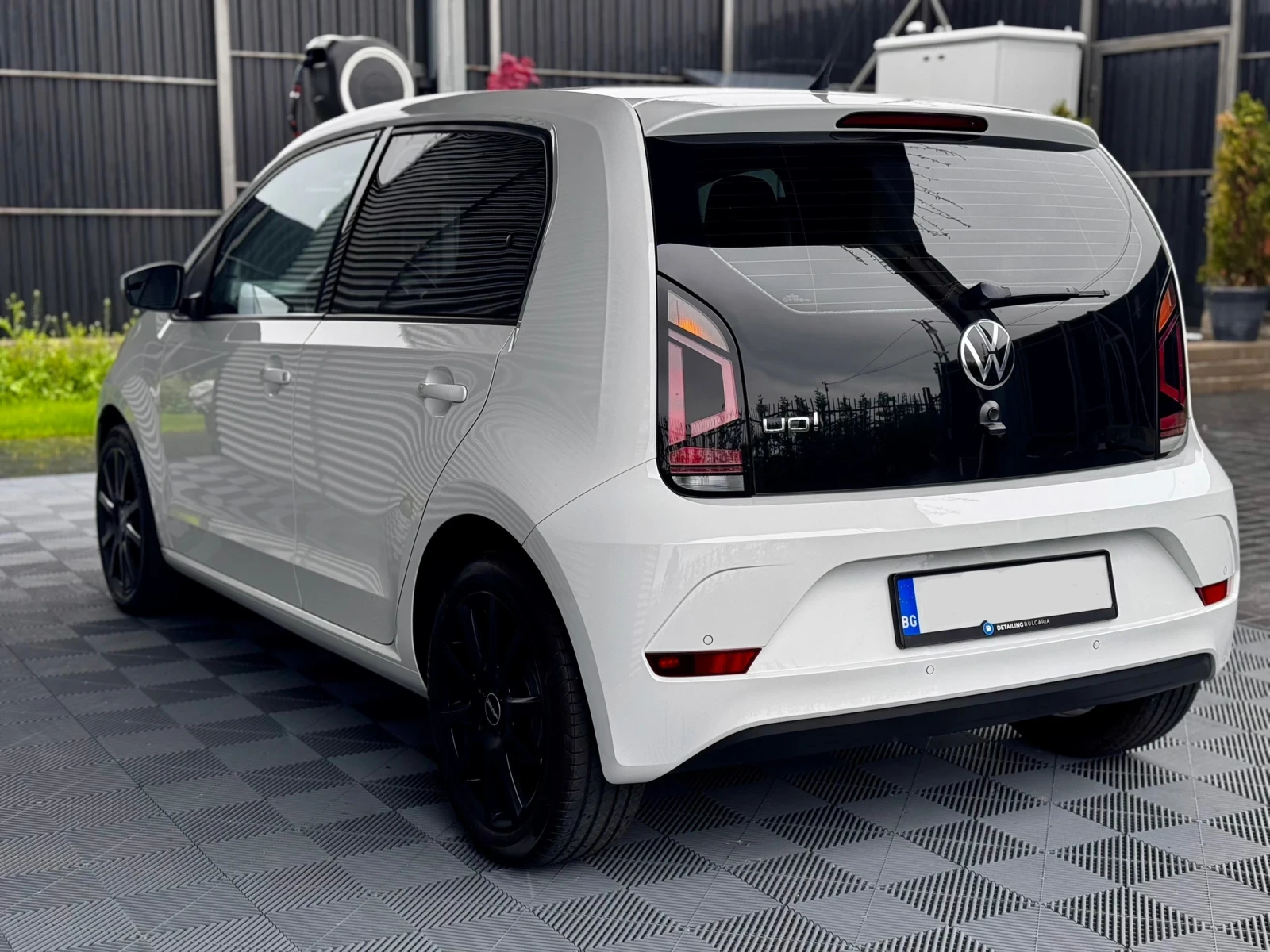 VW Up Заводска гаранция - изображение 3