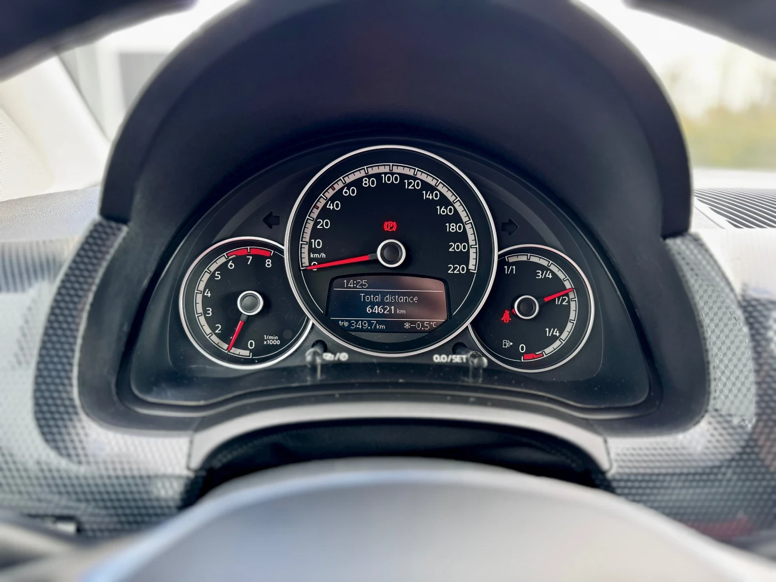 VW Up Заводска гаранция - изображение 10