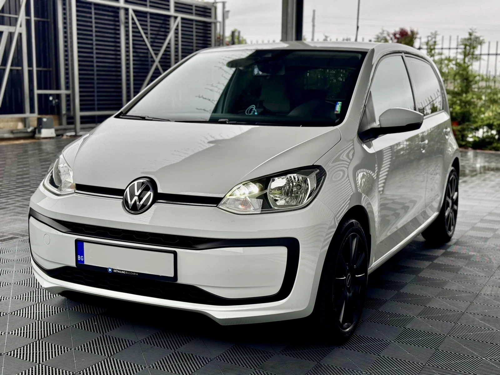 VW Up Заводска гаранция - изображение 4