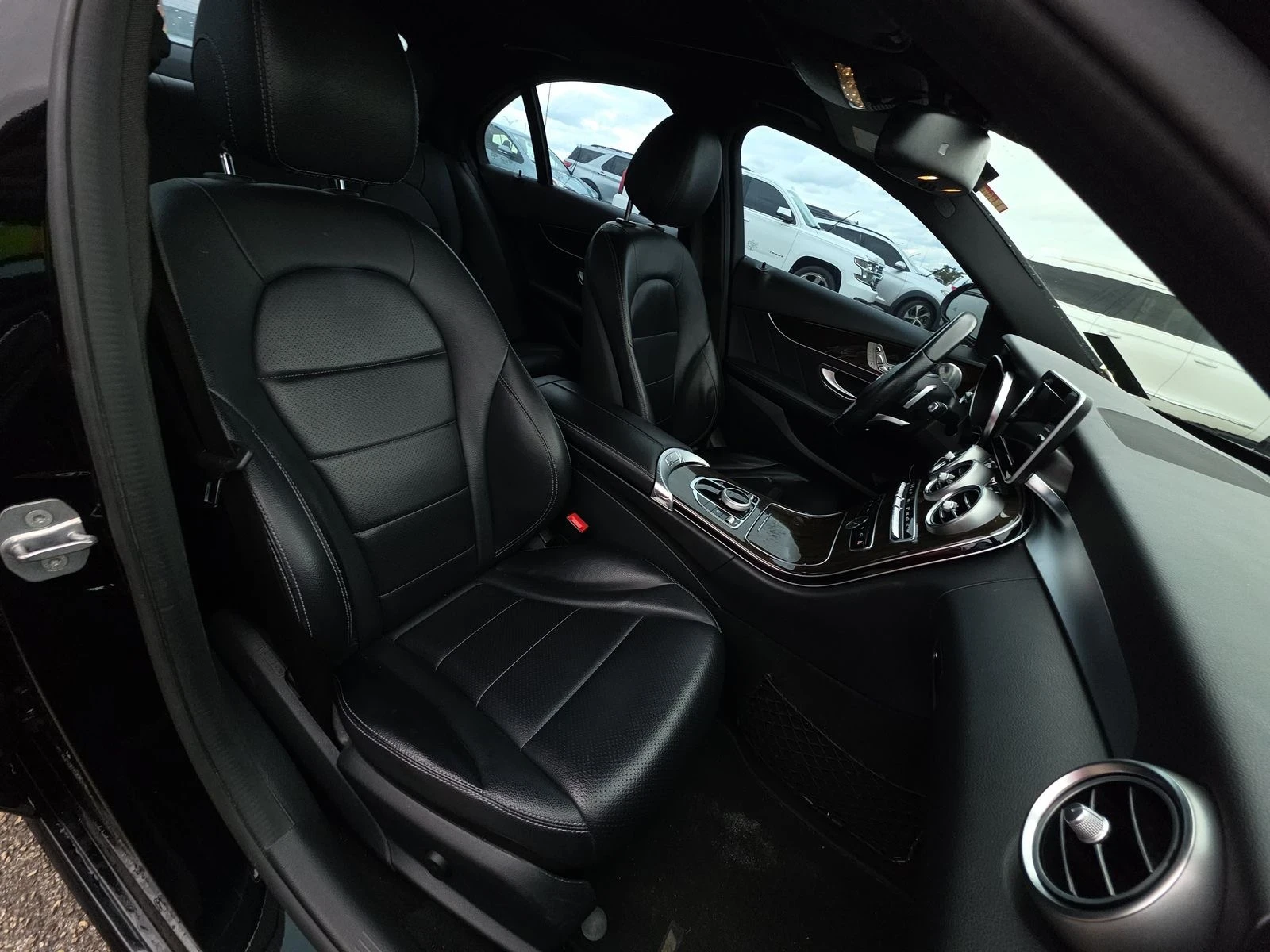 Mercedes-Benz C 300 AMG �����| ��� ����| Blind Spot Assist| BURMESTER | Mobile.bg � ����������� 9